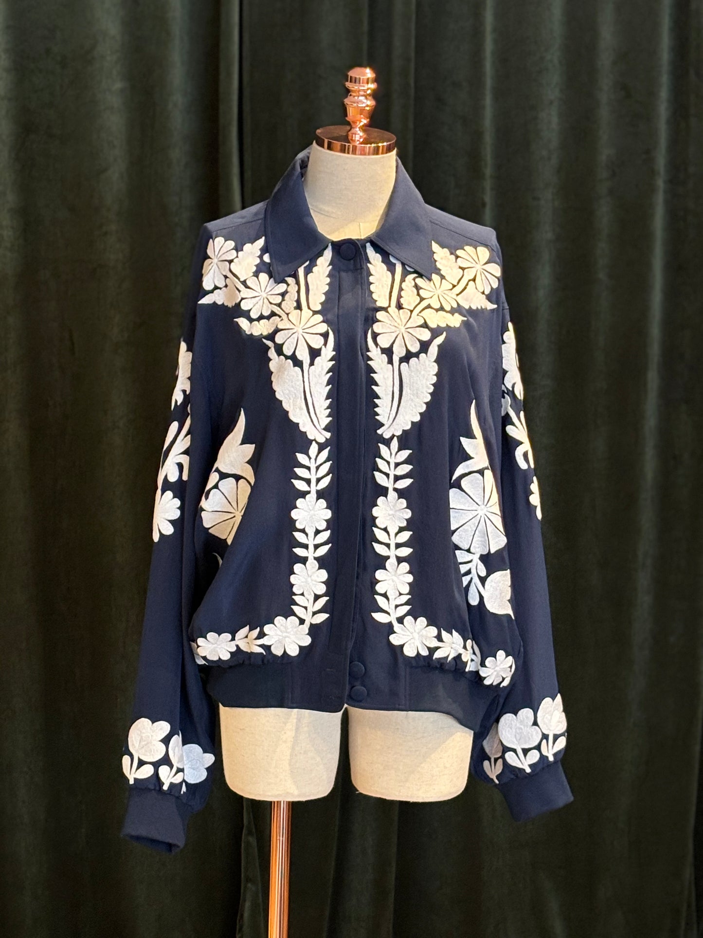 Jaqueta seda pura bordada navy