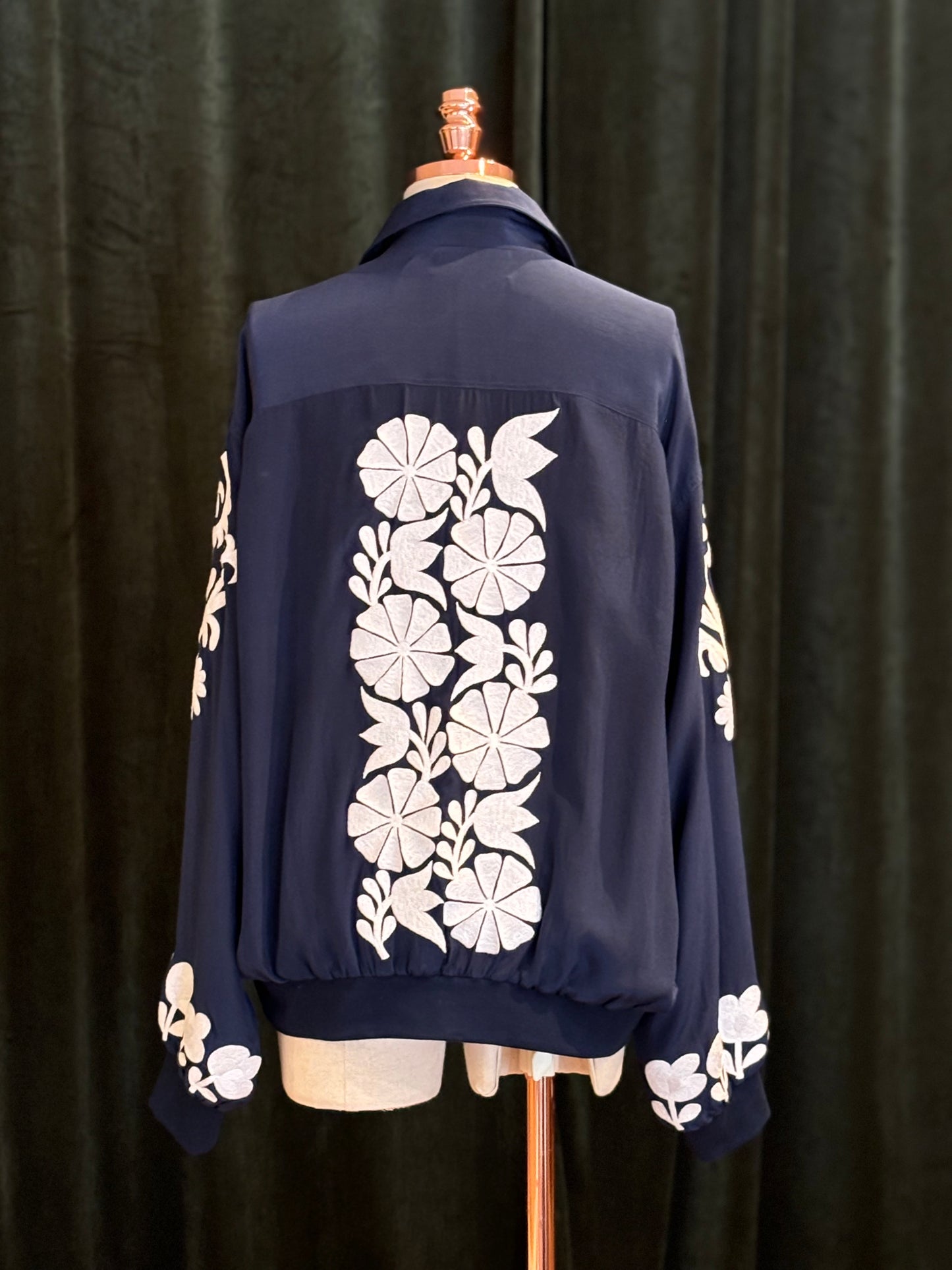 Jaqueta seda pura bordada navy