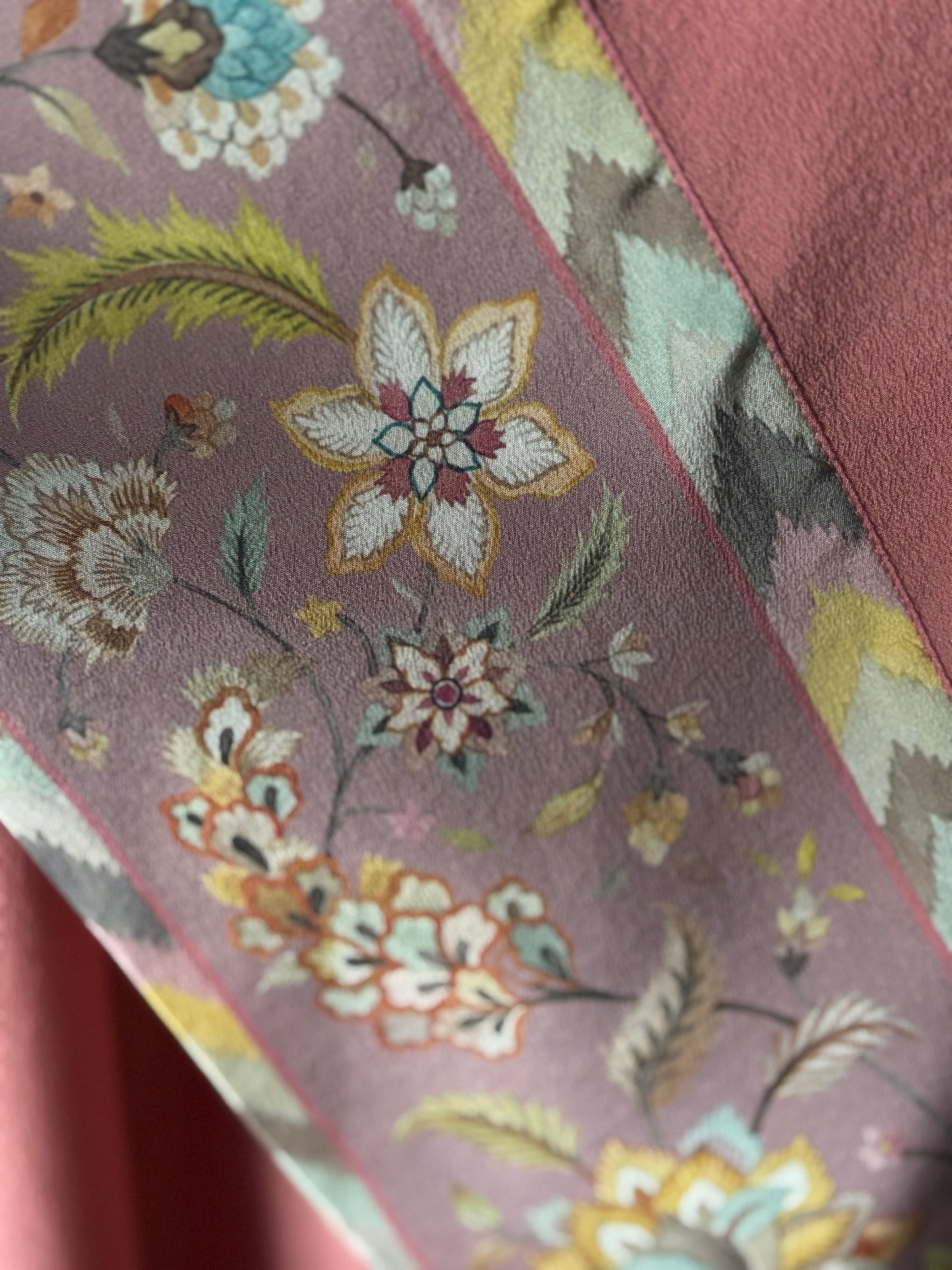 KIMONO SEDA borda floral rosé