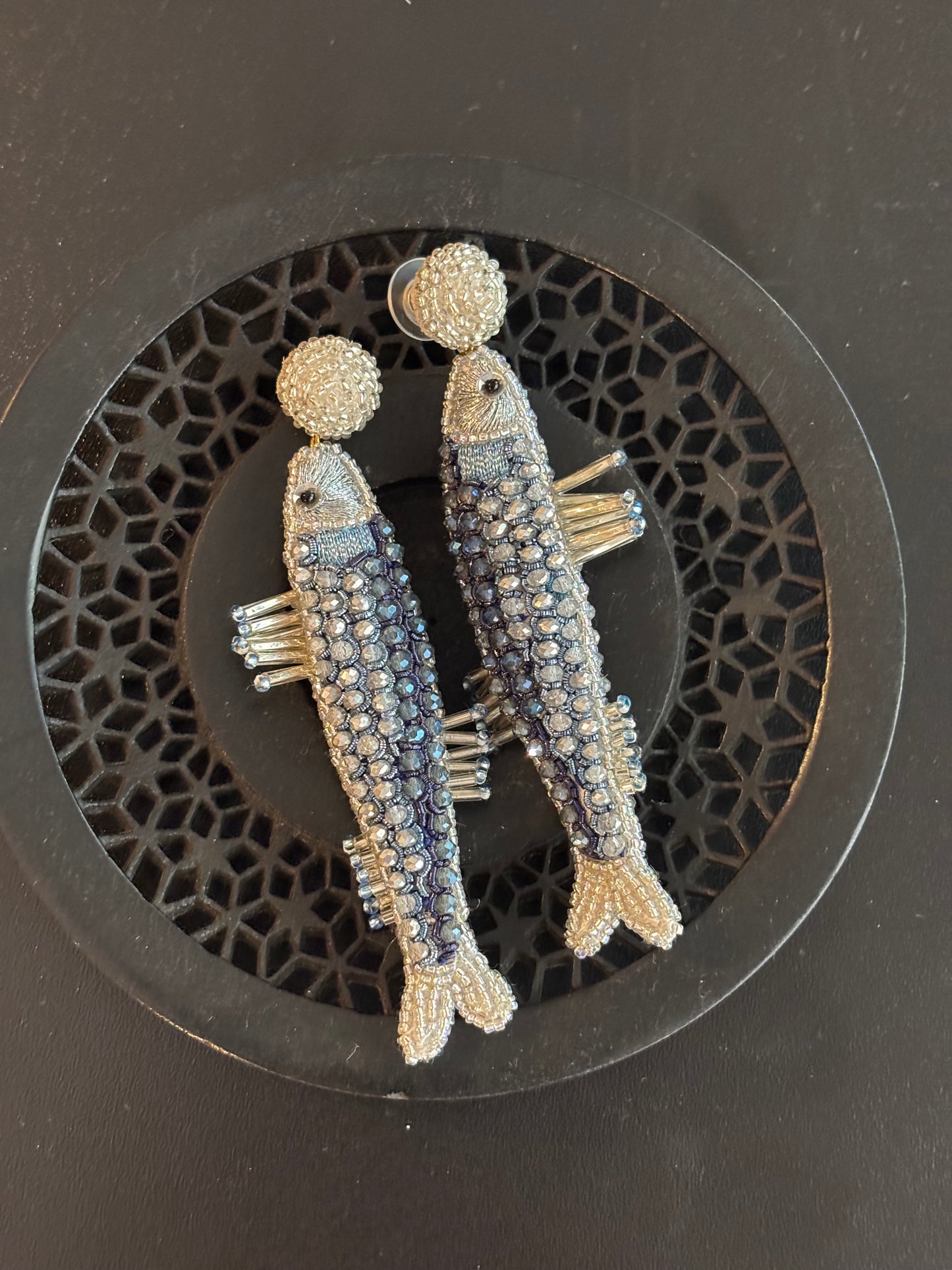Brinco Bordado Lucky Fish by Olivia Dar