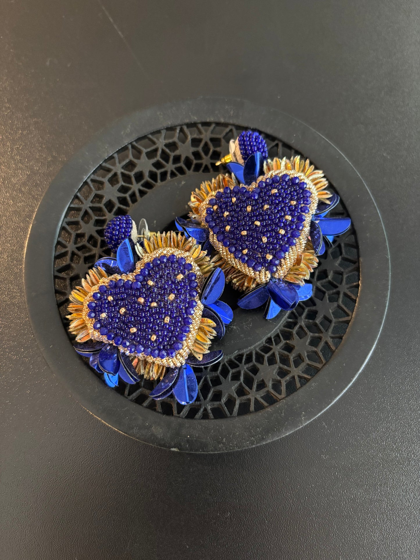 Brinco Bordado Sicialian Heart by Olivia Dar