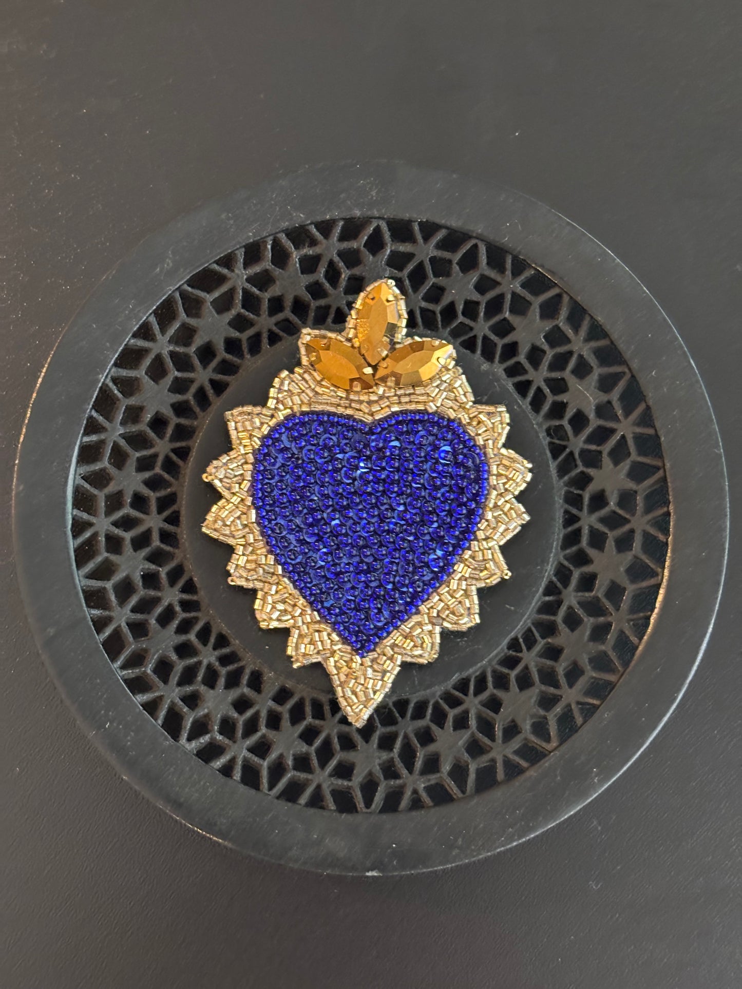 Broche Bordado Sacred Heart by Olivia Dar