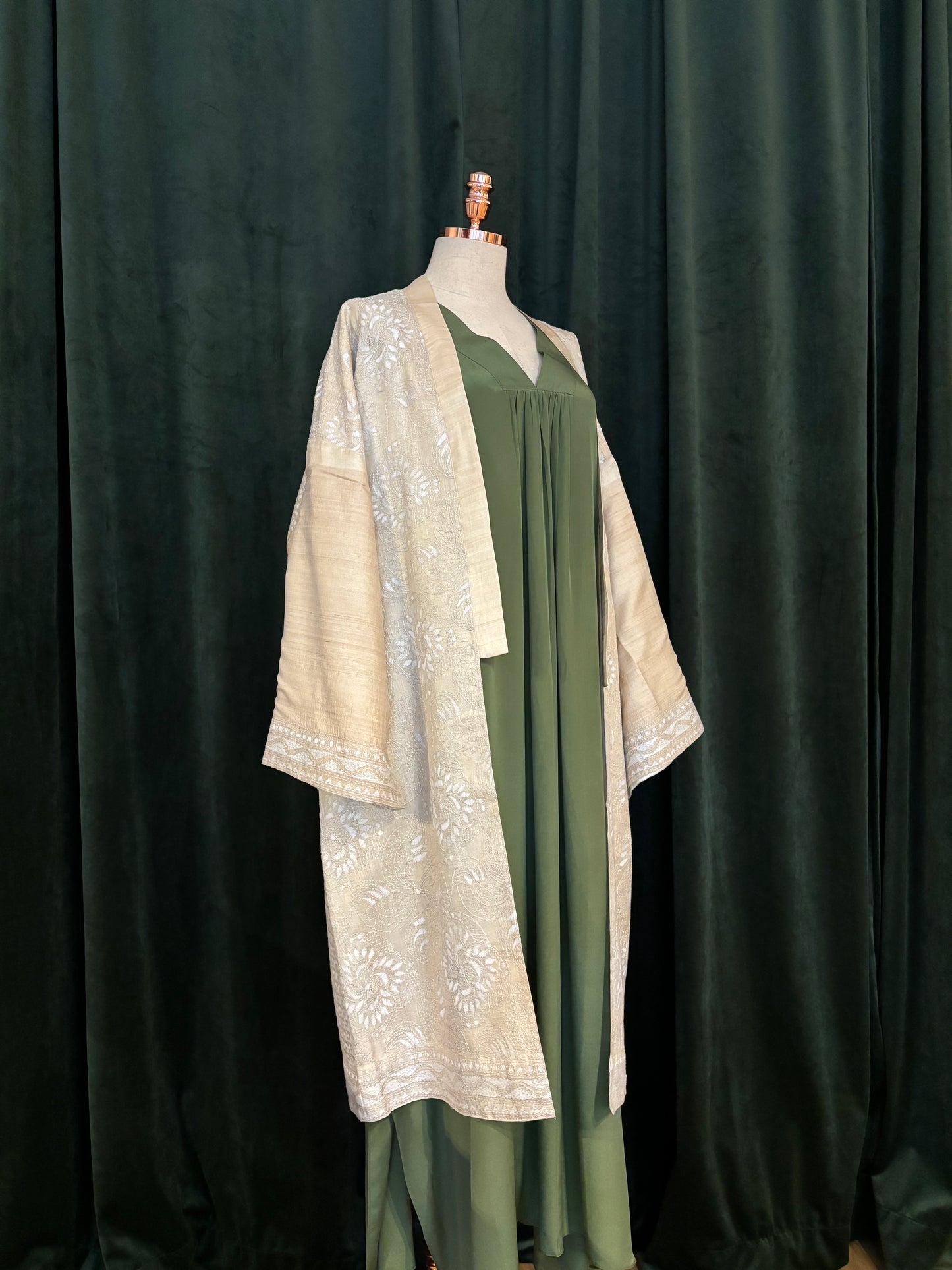 Kimono CHIKANKARI seda mugha bordado