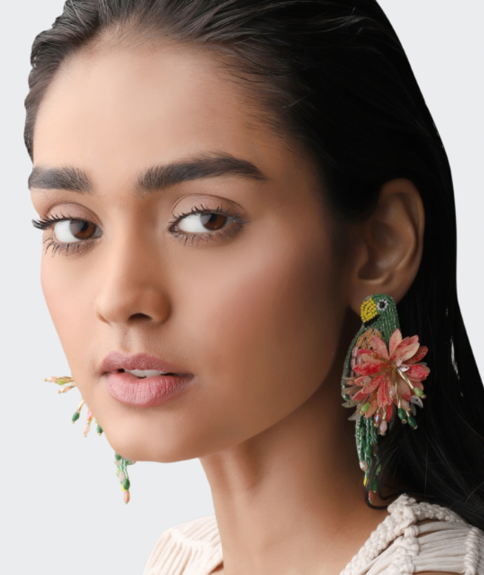 Brinco Bordado Arara maxi verde by Olivia Dar