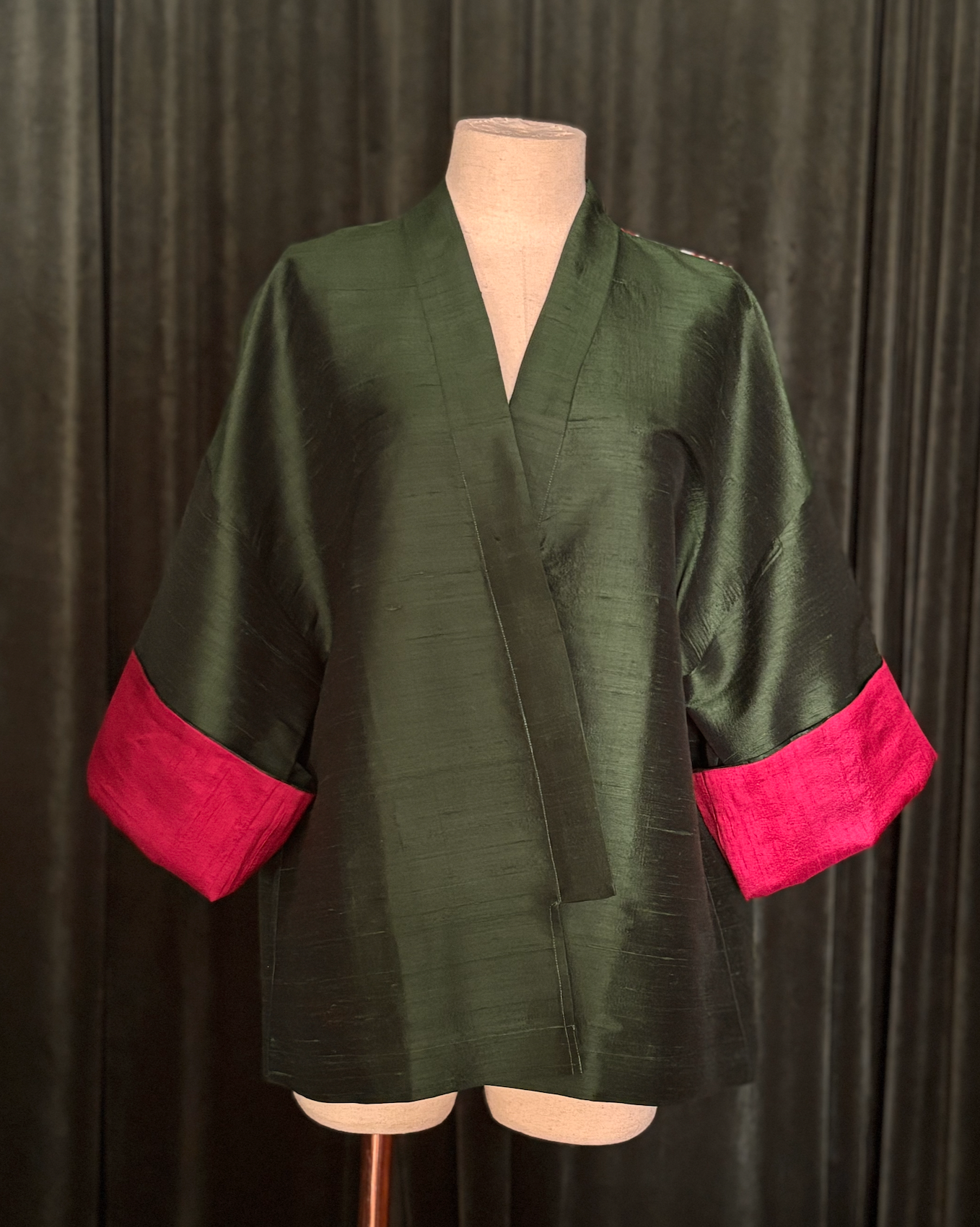 Kimone IKAT USBEKI em seda verde