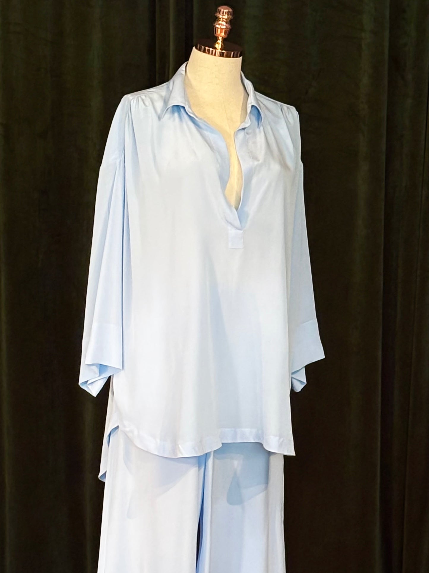 Blusa TAORMINA em seda pura azul