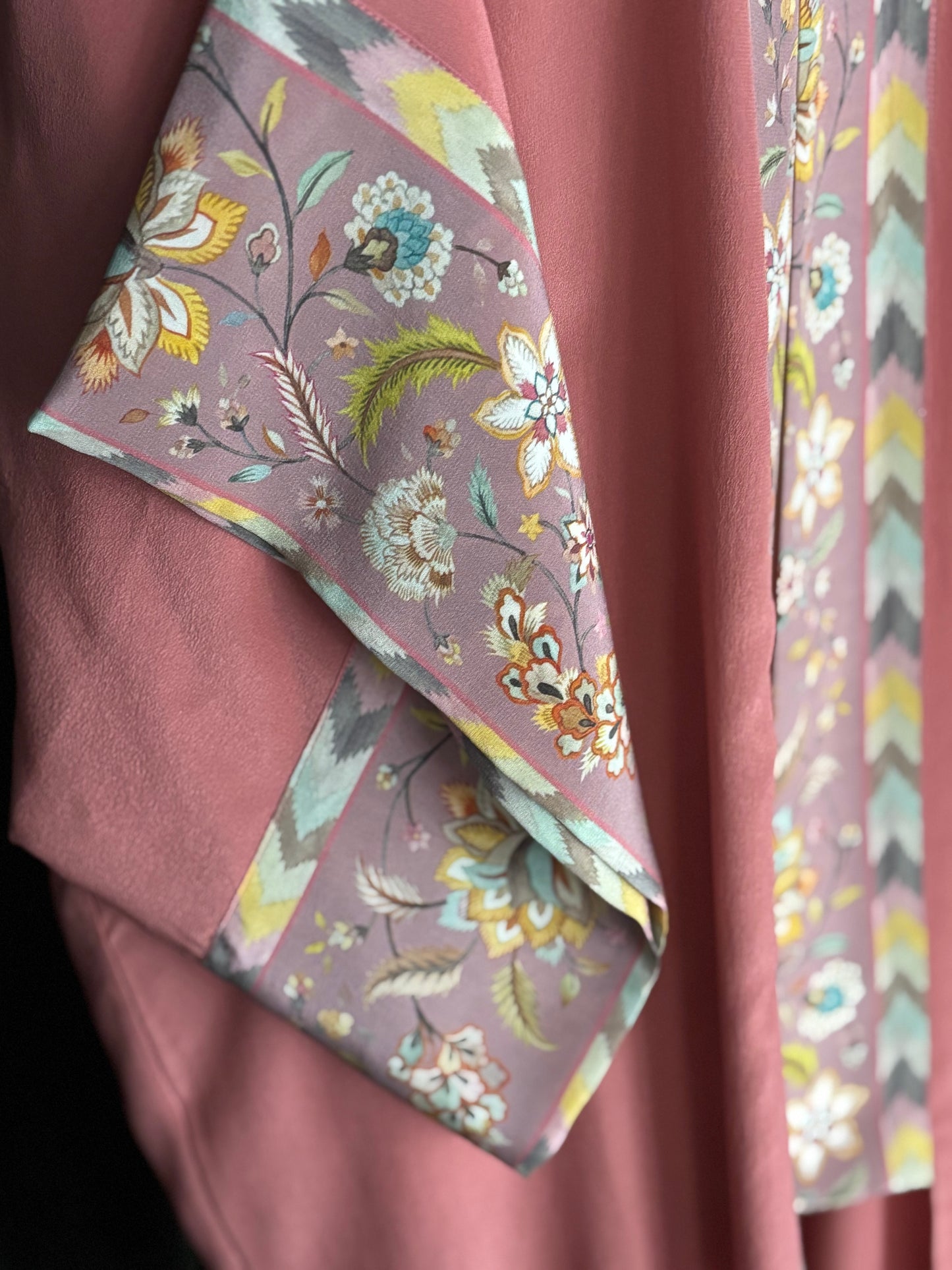 KIMONO SEDA borda floral rosé