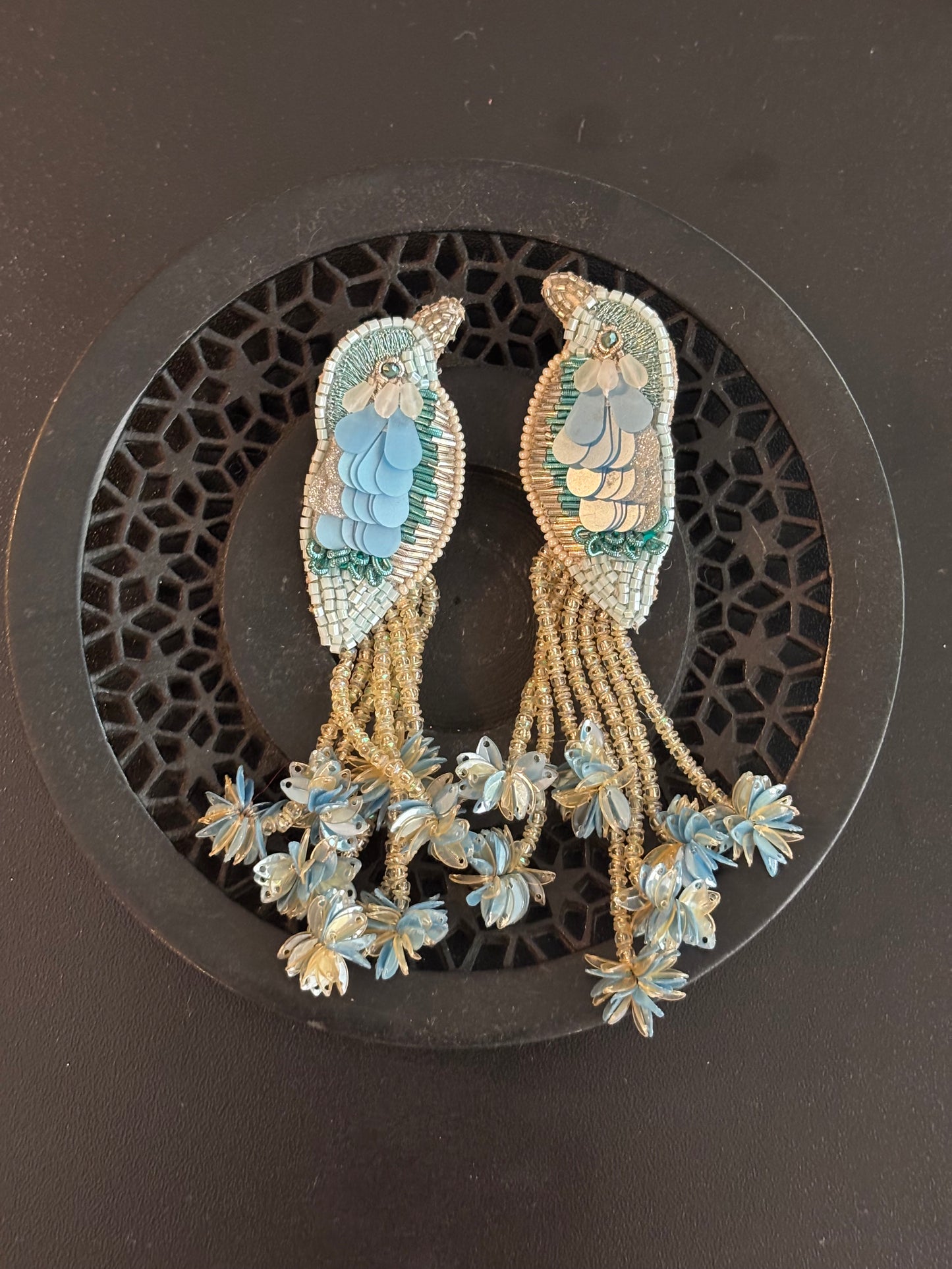 Brinco Bordado Kingfisher by Olivia Dar