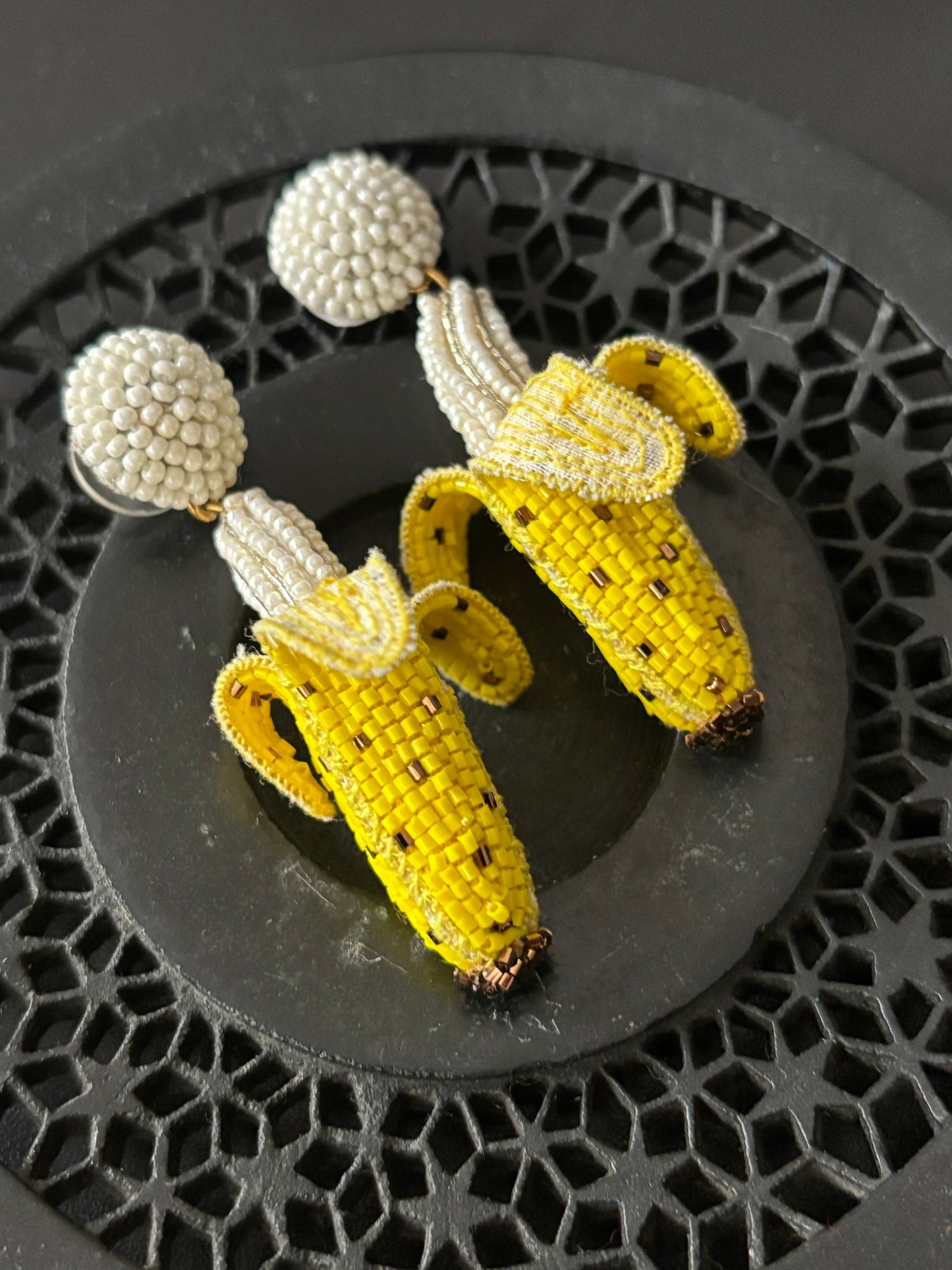 Brinco Bordado Banana by Olivia Dar