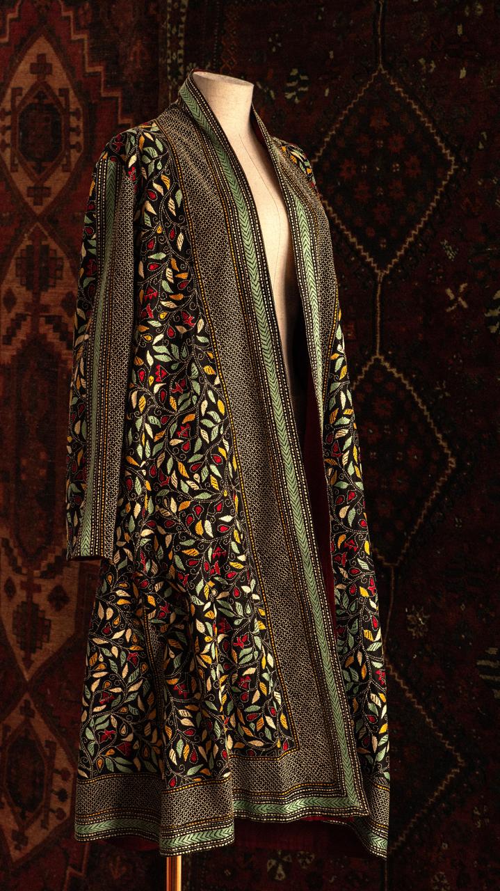 Overcoat KANTHA folhas preto