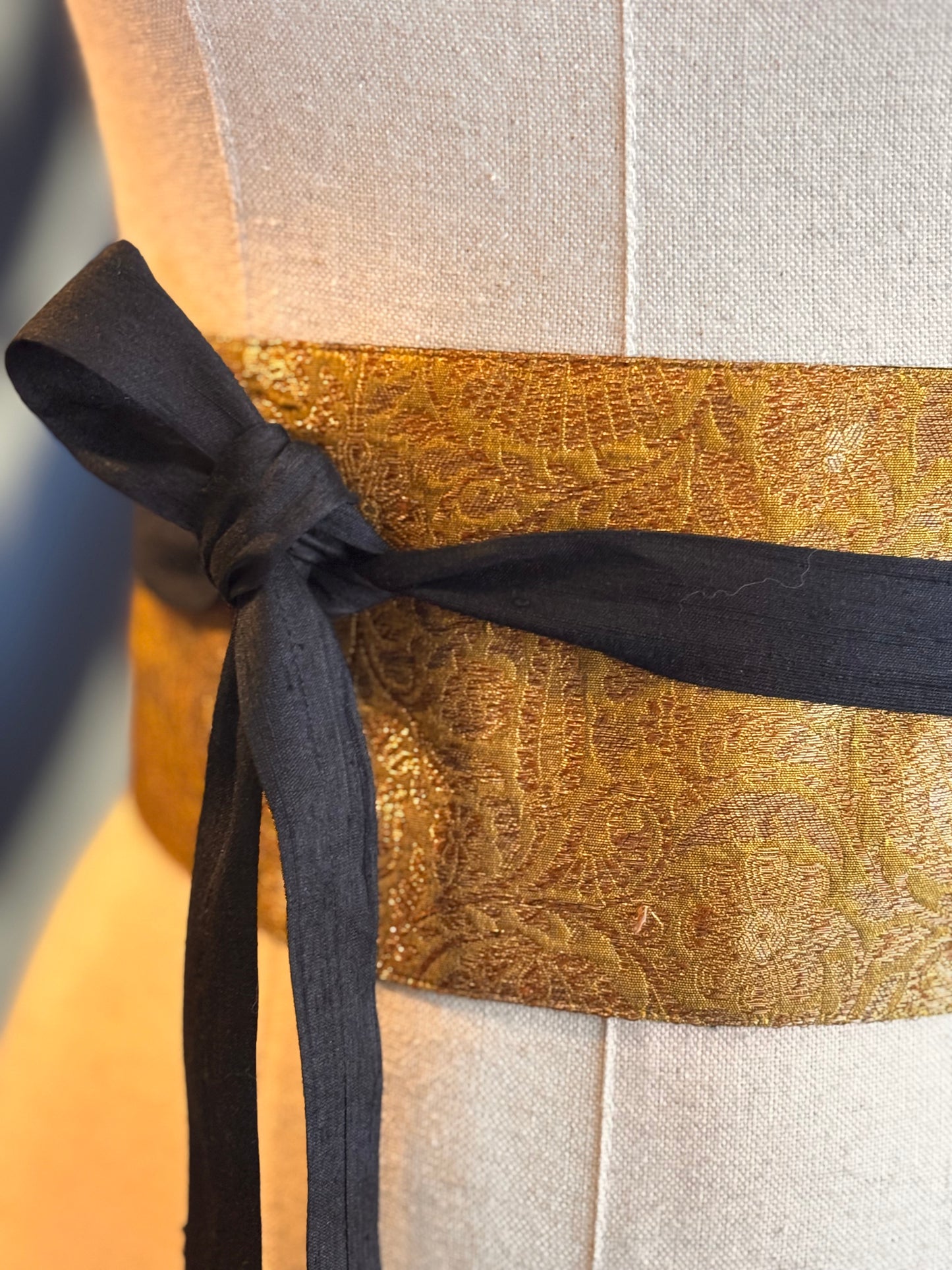 Cinto OBI brocado gold/black