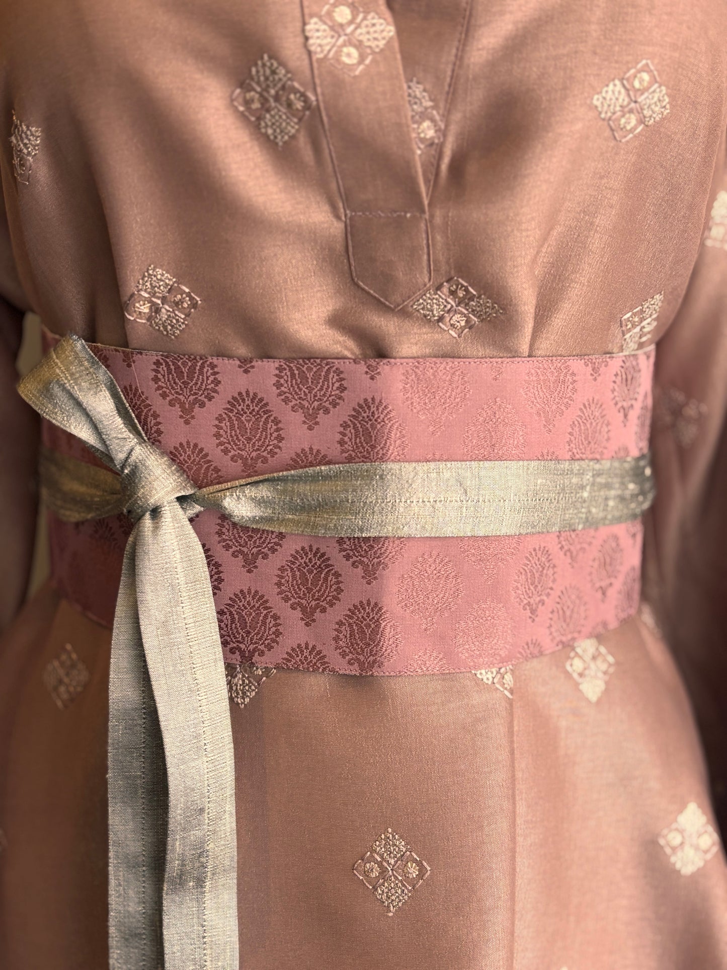 Cinto OBI seda Tanchoi rosé / silver