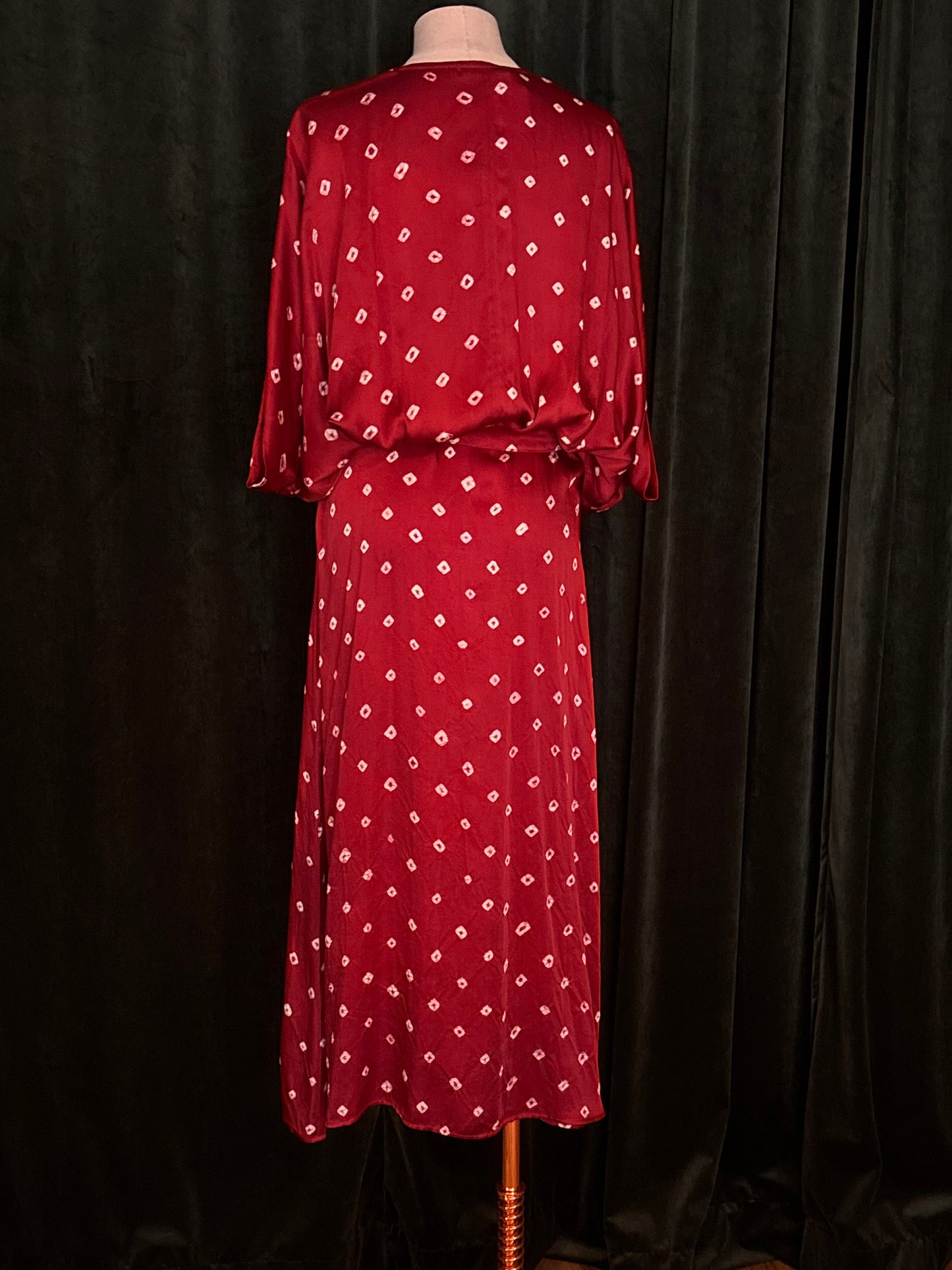 Vestido AMARA cetim vermelho rust