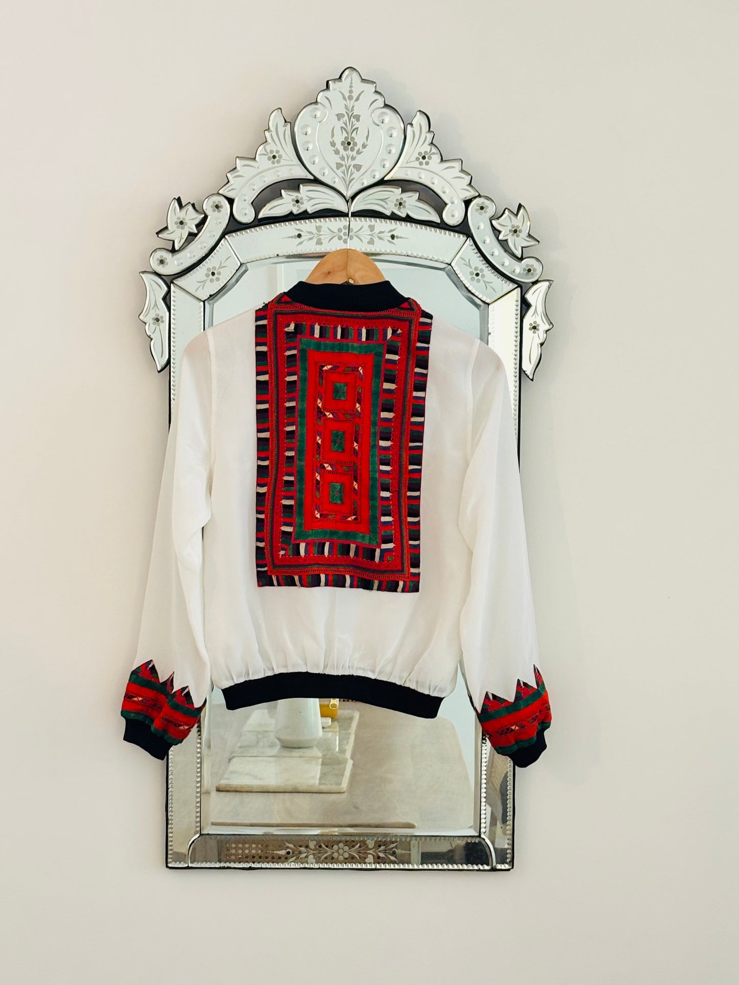 Bomber Baluchi  by Olivia Dar  branca