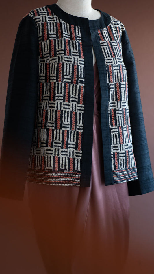 JAQUETA SARRAH bordado kantha geométrico preto