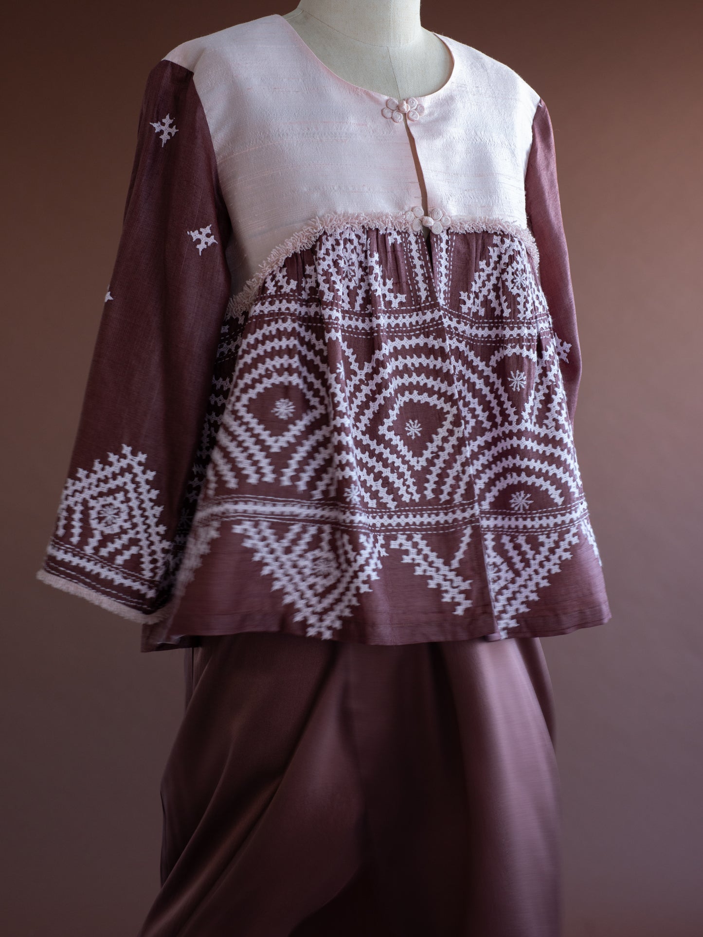 Jaqueta SINDH bordad marrom