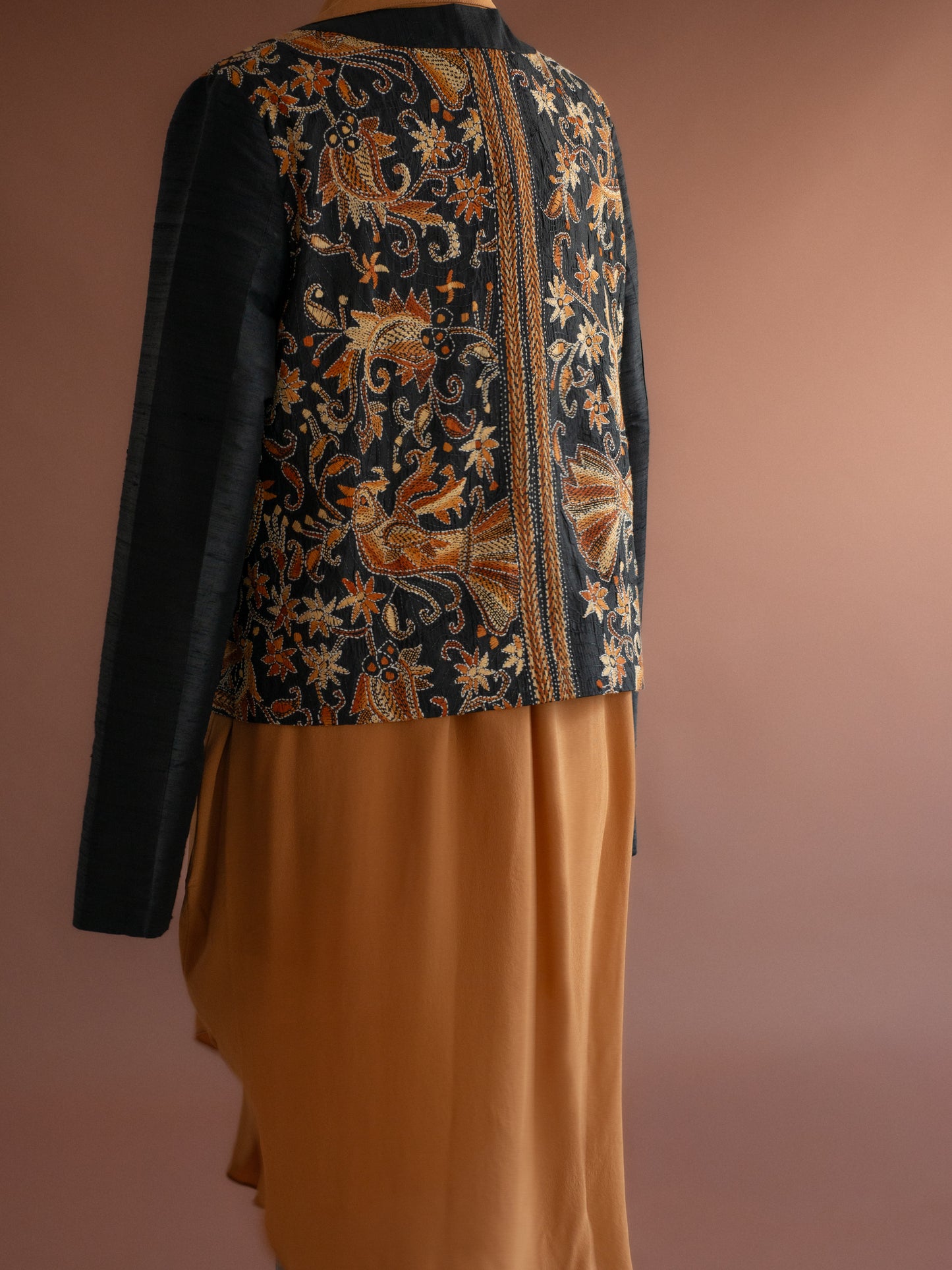 Jaqueta SARRAH bordado kantha BIRDS preta