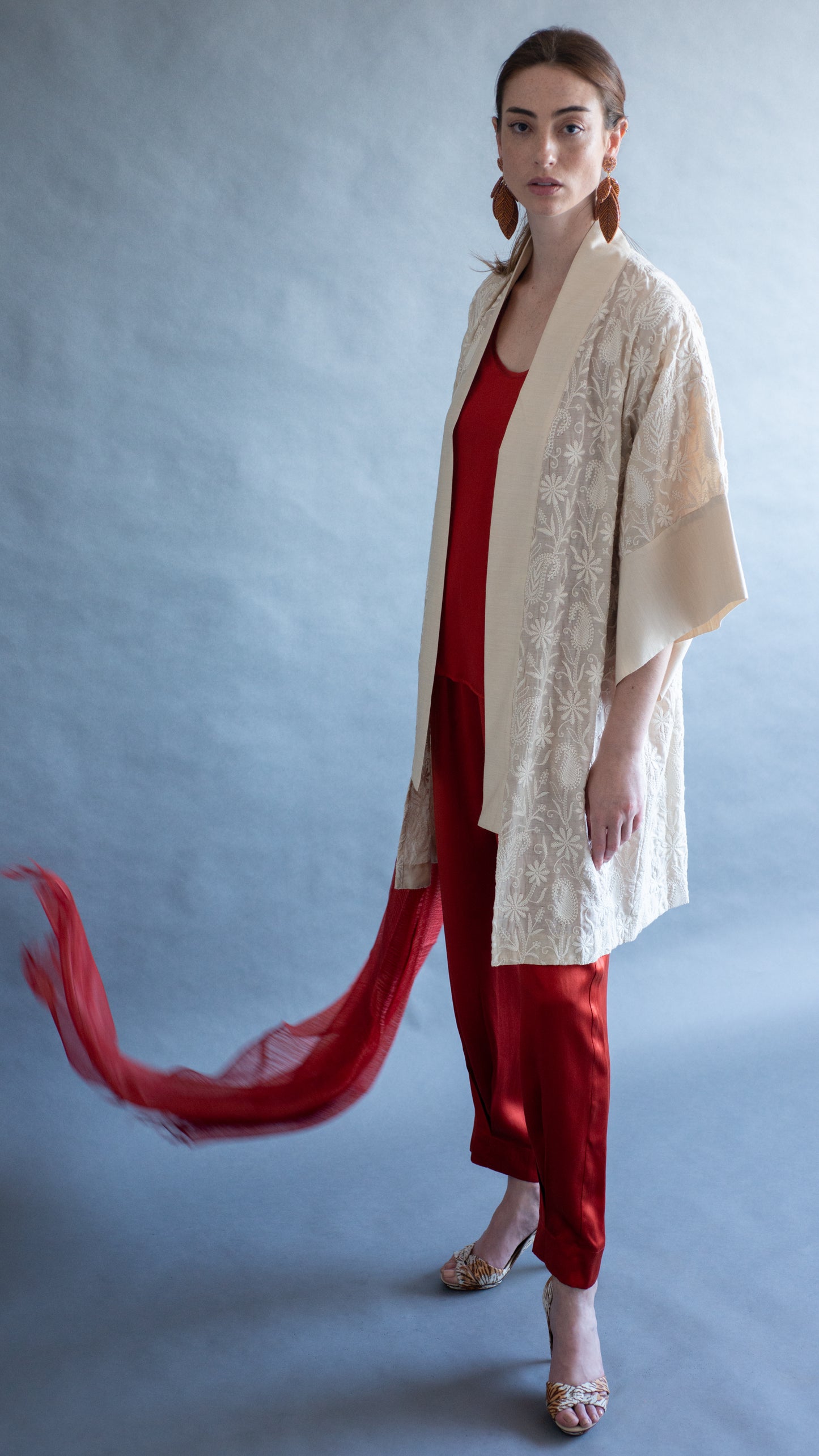 Kimono CHICKANKARI bordado em seda Mugha